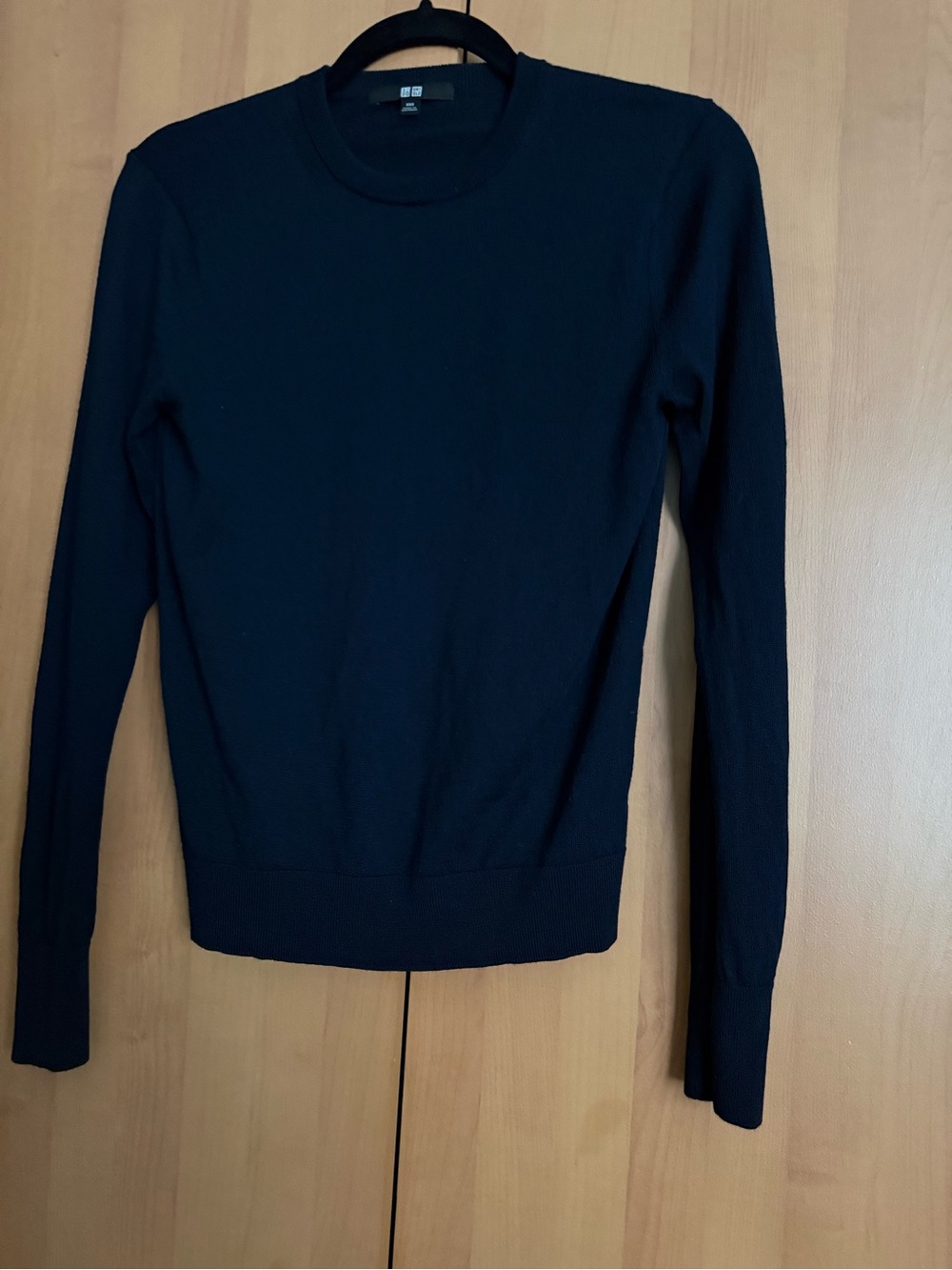 Uniqlo Navy  Long-Sleeve Crewneck Sweater